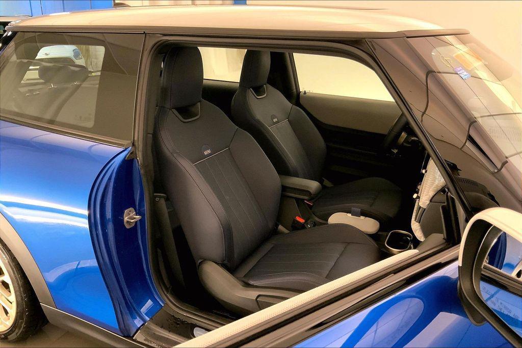 new 2025 MINI Hardtop car, priced at $33,410