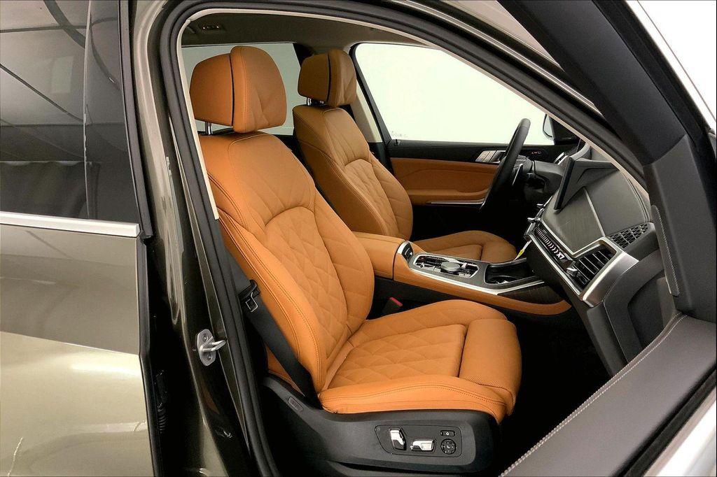 new 2026 BMW X7 car, priced at $91,705