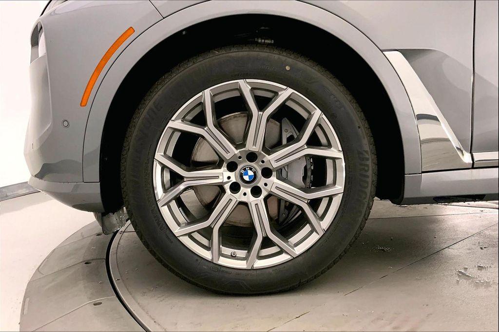 new 2026 BMW X7 car, priced at $91,885