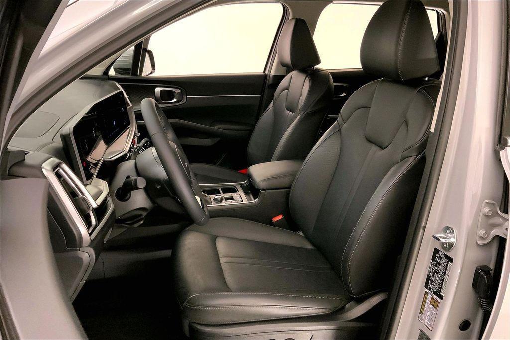 used 2025 Kia Sorento car, priced at $31,388