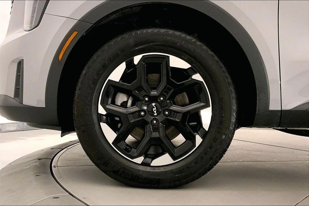used 2025 Kia Sorento car, priced at $31,388