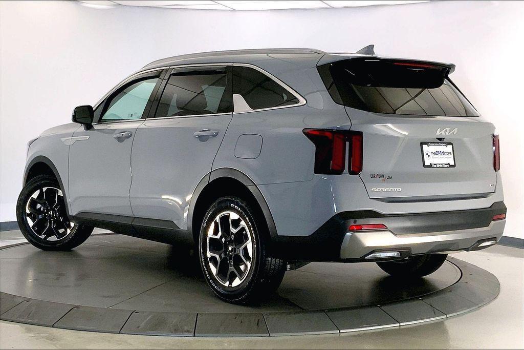 used 2025 Kia Sorento car, priced at $31,388