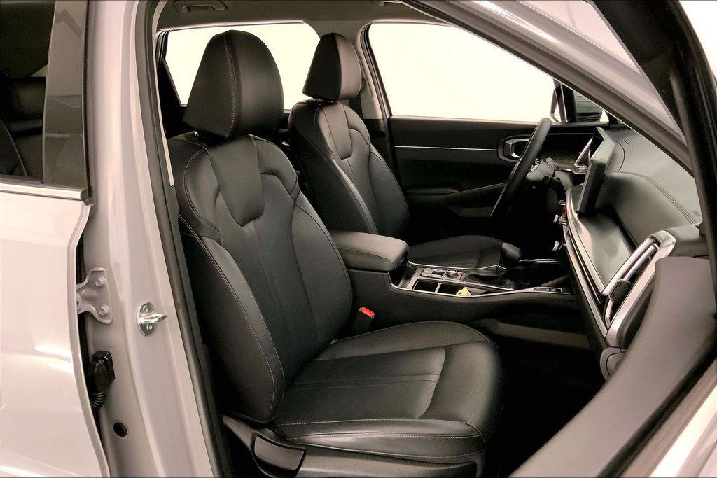 used 2025 Kia Sorento car, priced at $31,388