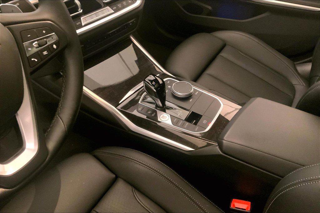 BMW 3 Series view 22