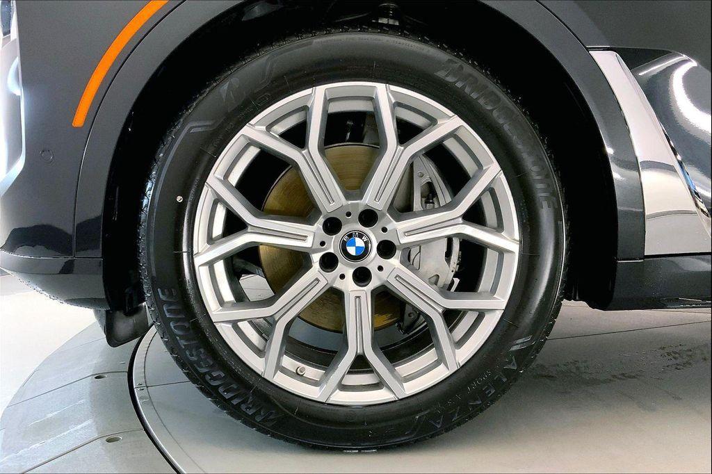new 2026 BMW X7 car, priced at $94,385