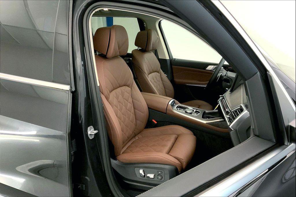 new 2026 BMW X7 car, priced at $94,385