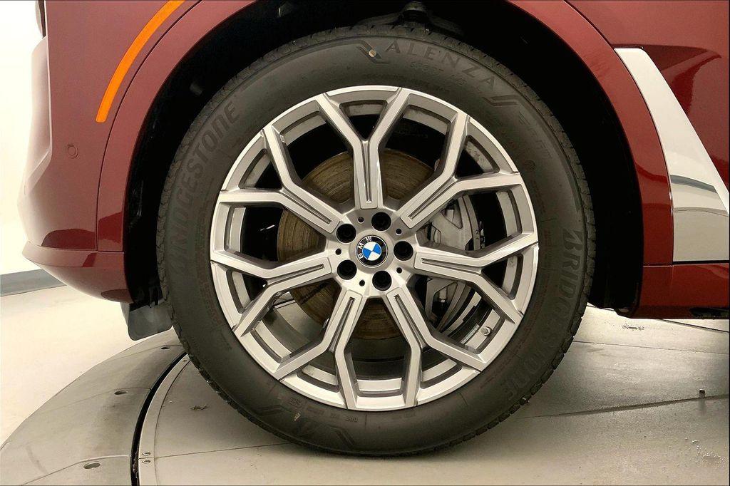 new 2026 BMW X7 car, priced at $93,075