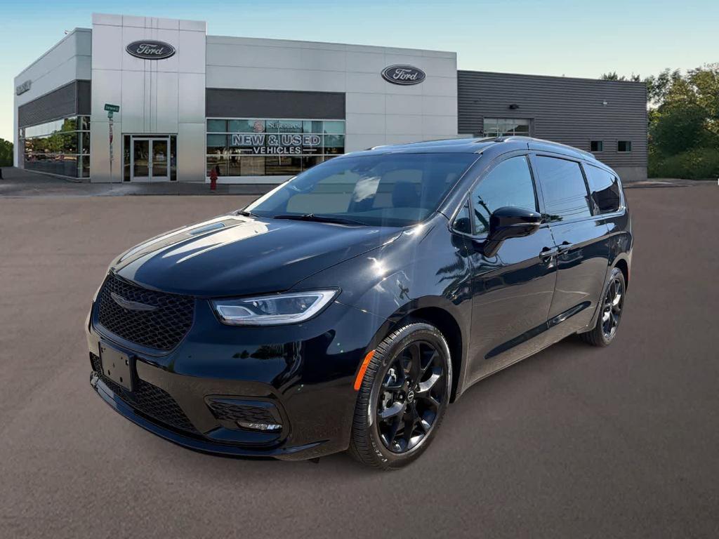 used 2026 Chrysler Pacifica car, priced at $39,139