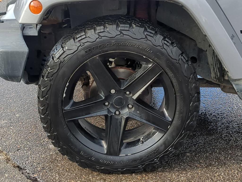 used 2013 Jeep Wrangler Unlimited car, priced at $13,489