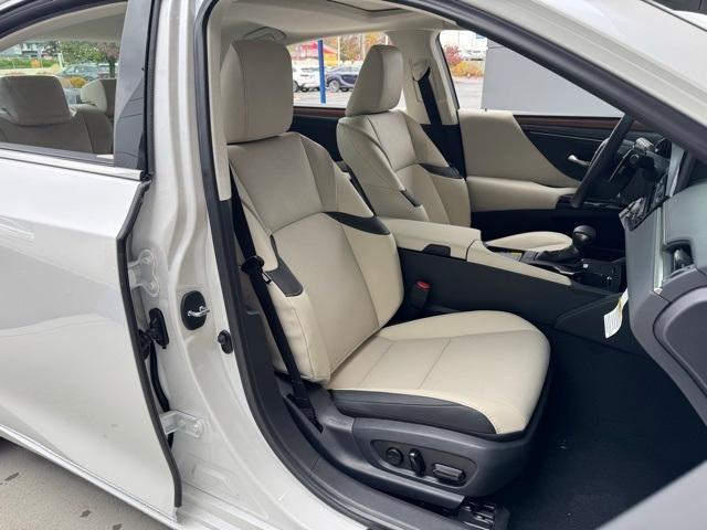 new 2025 Lexus ES 350 car, priced at $50,660