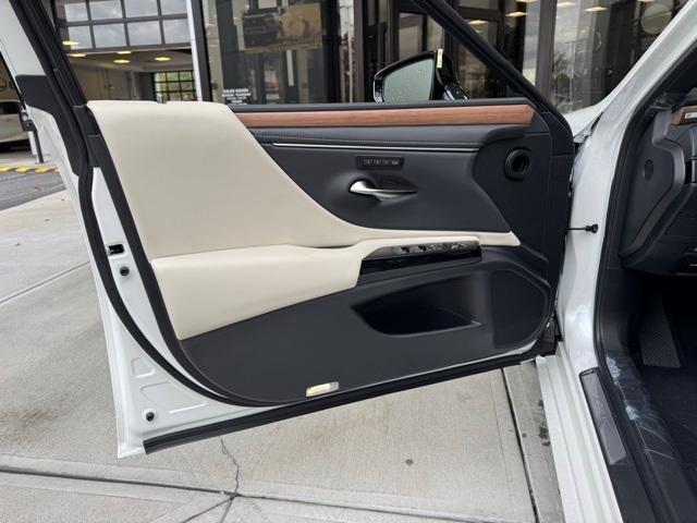 new 2025 Lexus ES 350 car, priced at $50,660