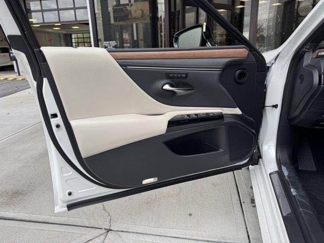 new 2025 Lexus ES 350 car, priced at $50,660