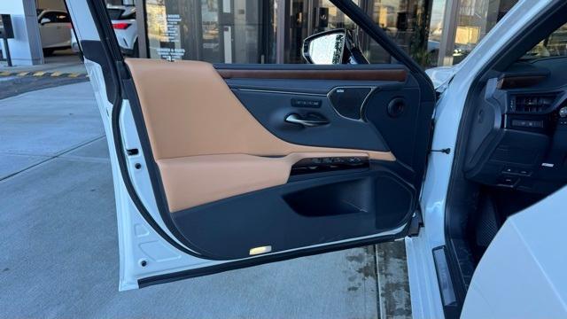 new 2025 Lexus ES 350 car, priced at $56,595