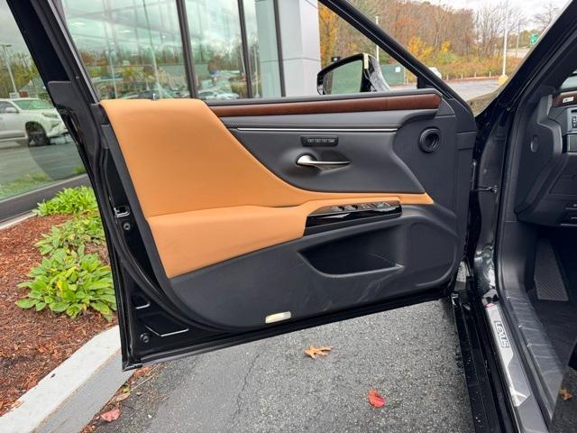 new 2025 Lexus ES 350 car, priced at $48,579