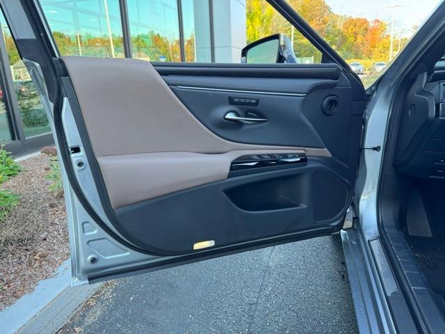 new 2025 Lexus ES 350 car, priced at $50,660