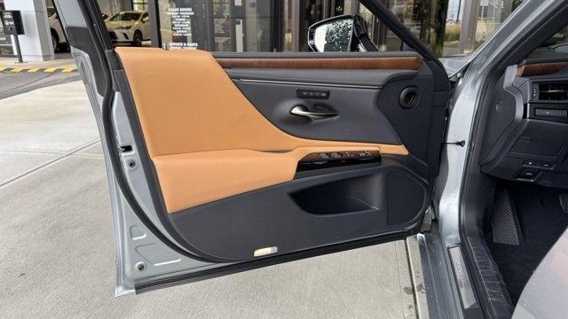 new 2025 Lexus ES 350 car, priced at $50,660