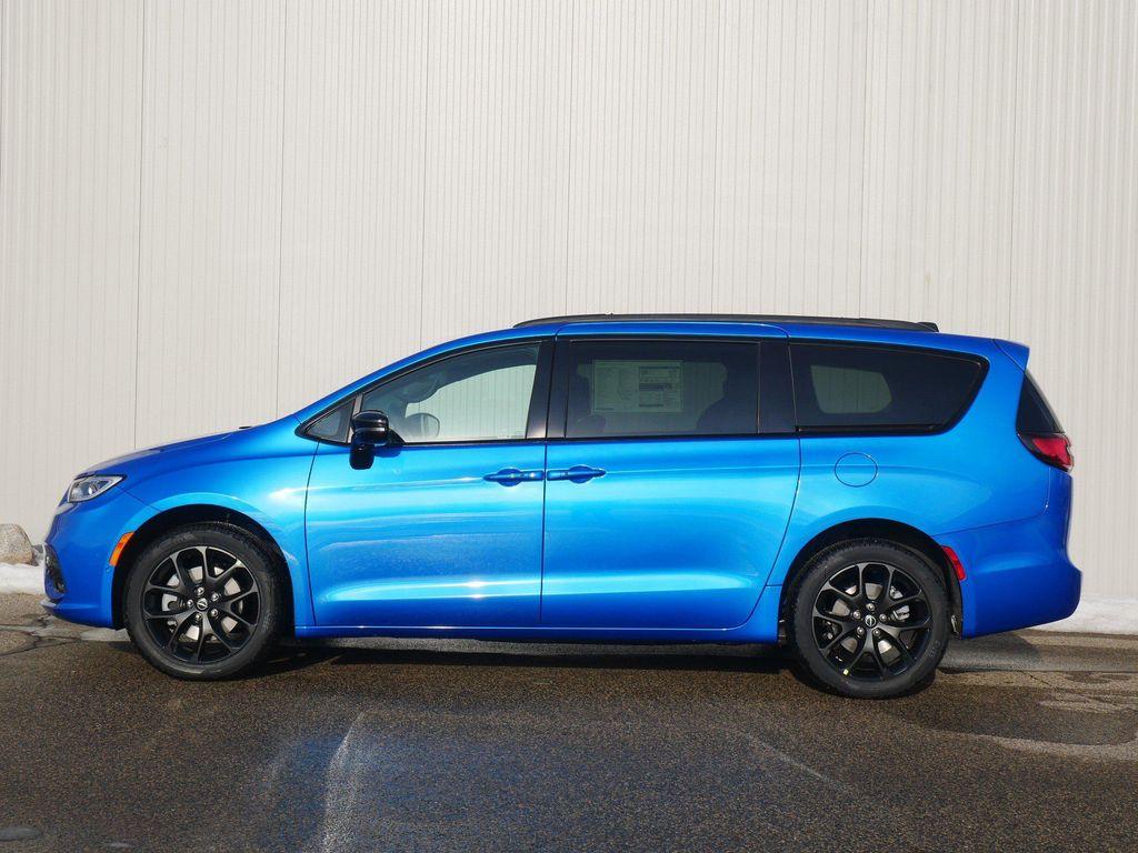 new 2026 Chrysler Pacifica car, priced at $48,530