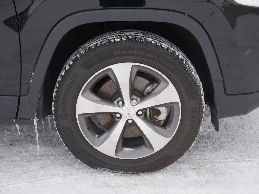 used 2022 Jeep Cherokee car, priced at $23,482