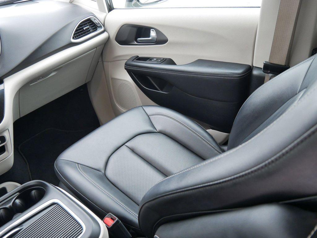 used 2024 Chrysler Pacifica car, priced at $27,982