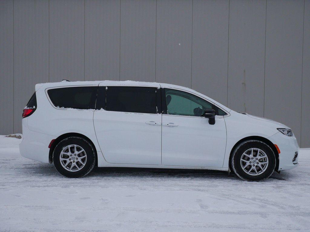 used 2024 Chrysler Pacifica car, priced at $26,982