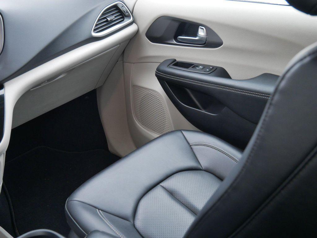 used 2024 Chrysler Pacifica car, priced at $26,982