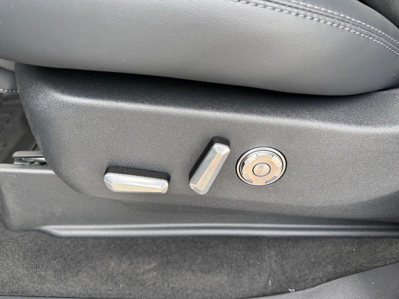 new 2025 Lincoln Navigator car, priced at $105,085