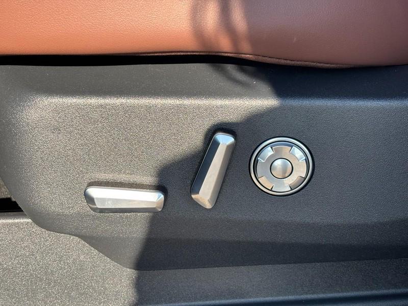 new 2026 Lincoln Navigator car, priced at $111,560