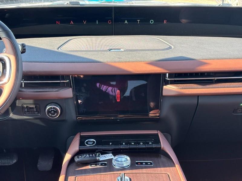 new 2026 Lincoln Navigator car, priced at $111,560