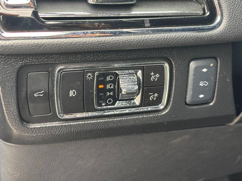 used 2024 Lincoln Navigator car, priced at $82,072