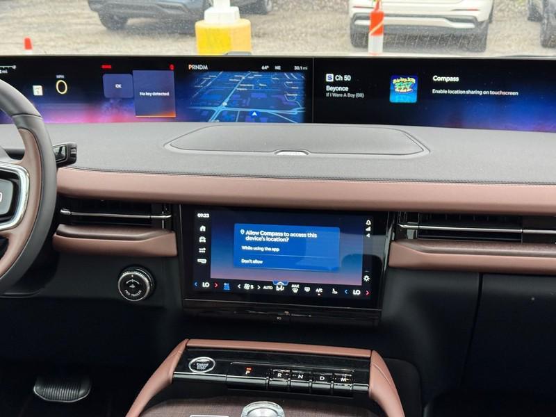 new 2025 Lincoln Navigator car, priced at $106,220