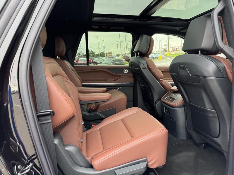 new 2025 Lincoln Navigator car, priced at $106,220