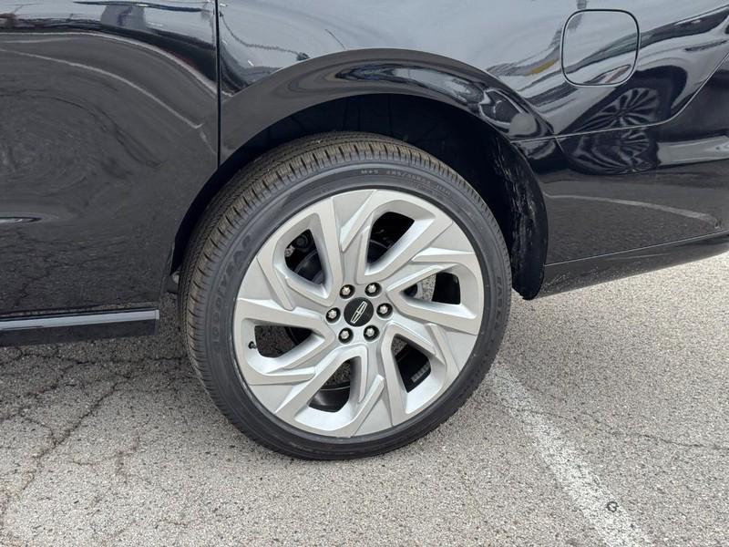 new 2025 Lincoln Navigator car, priced at $106,220