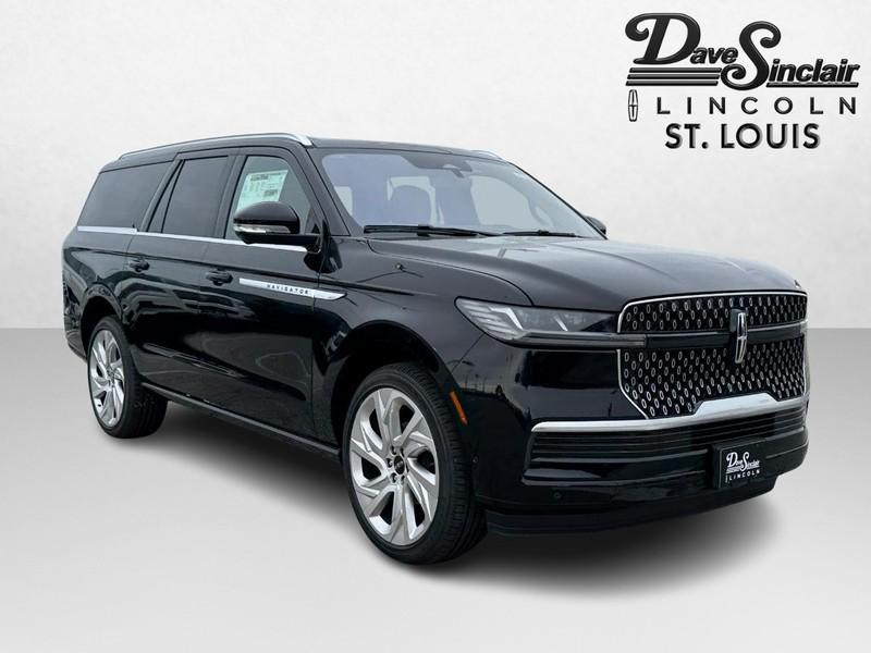 new 2025 Lincoln Navigator car, priced at $106,220