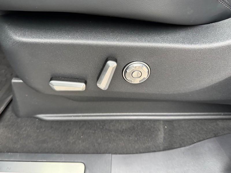 new 2025 Lincoln Navigator car, priced at $108,075