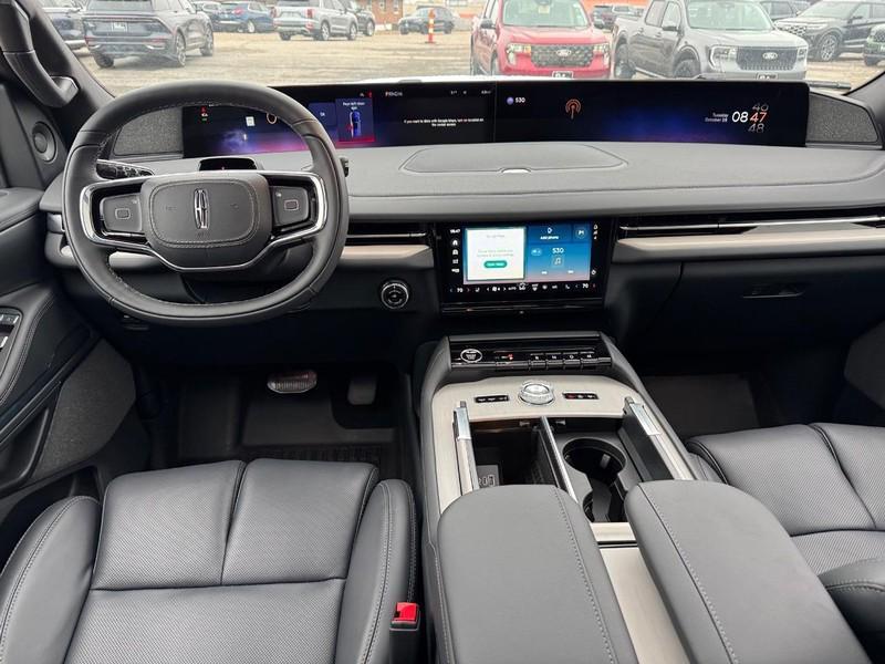 new 2025 Lincoln Navigator car, priced at $108,075