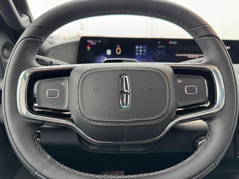 new 2025 Lincoln Navigator car, priced at $108,075