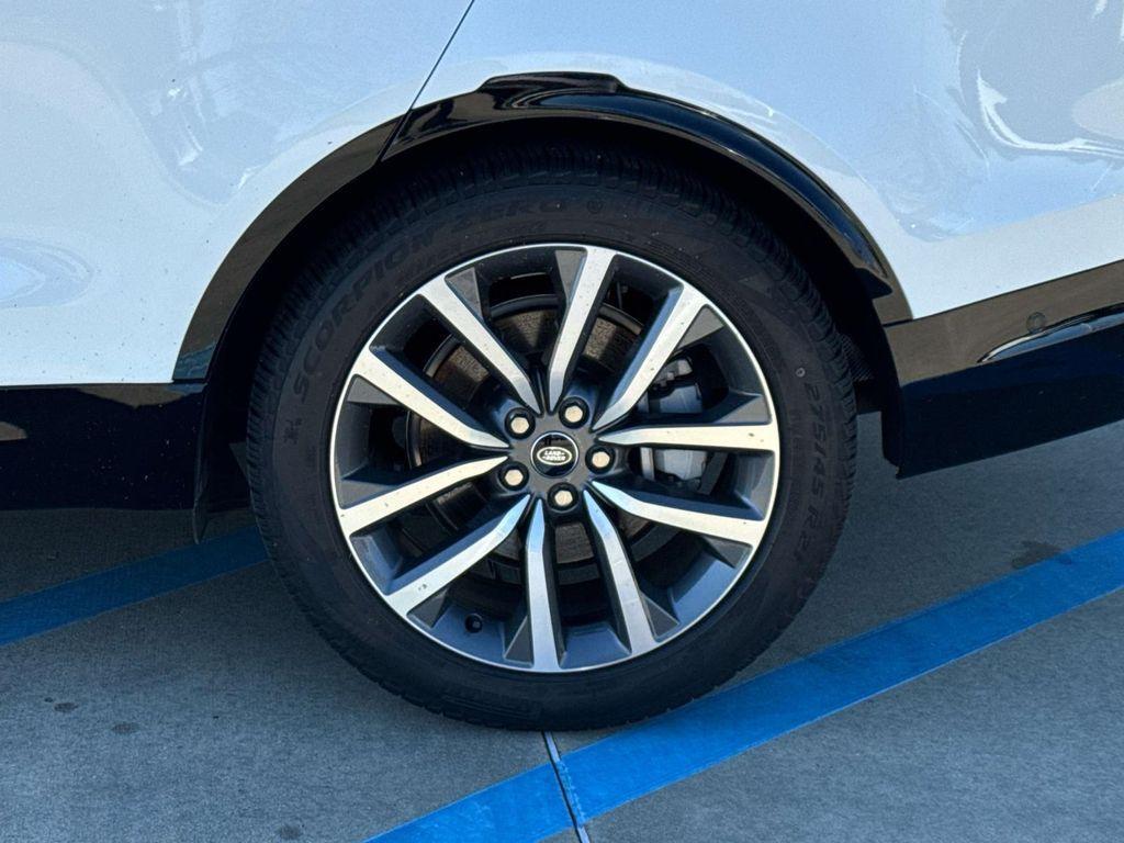 used 2024 Land Rover Discovery car, priced at $50,885