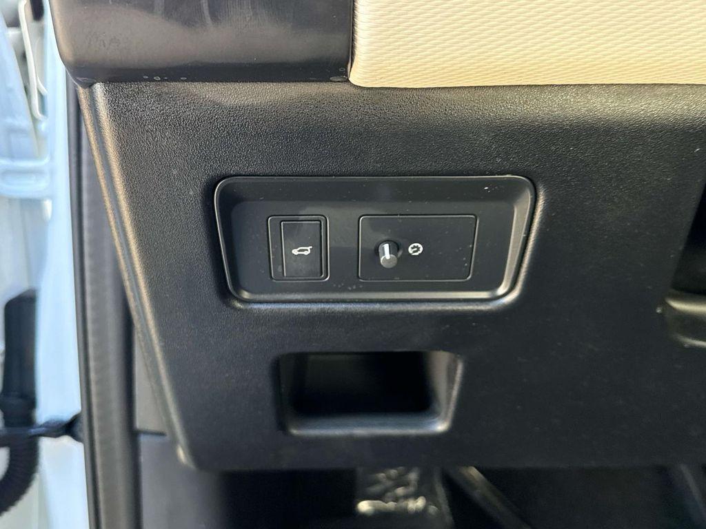 used 2024 Land Rover Discovery car, priced at $50,885