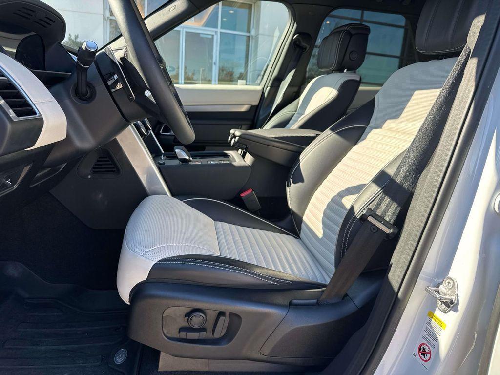 used 2024 Land Rover Discovery car, priced at $50,885