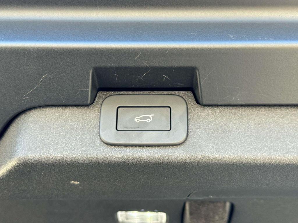 used 2024 Land Rover Discovery car, priced at $50,885