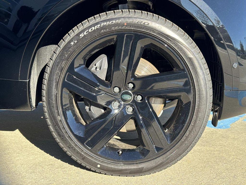 new 2026 Land Rover Discovery car, priced at $76,830
