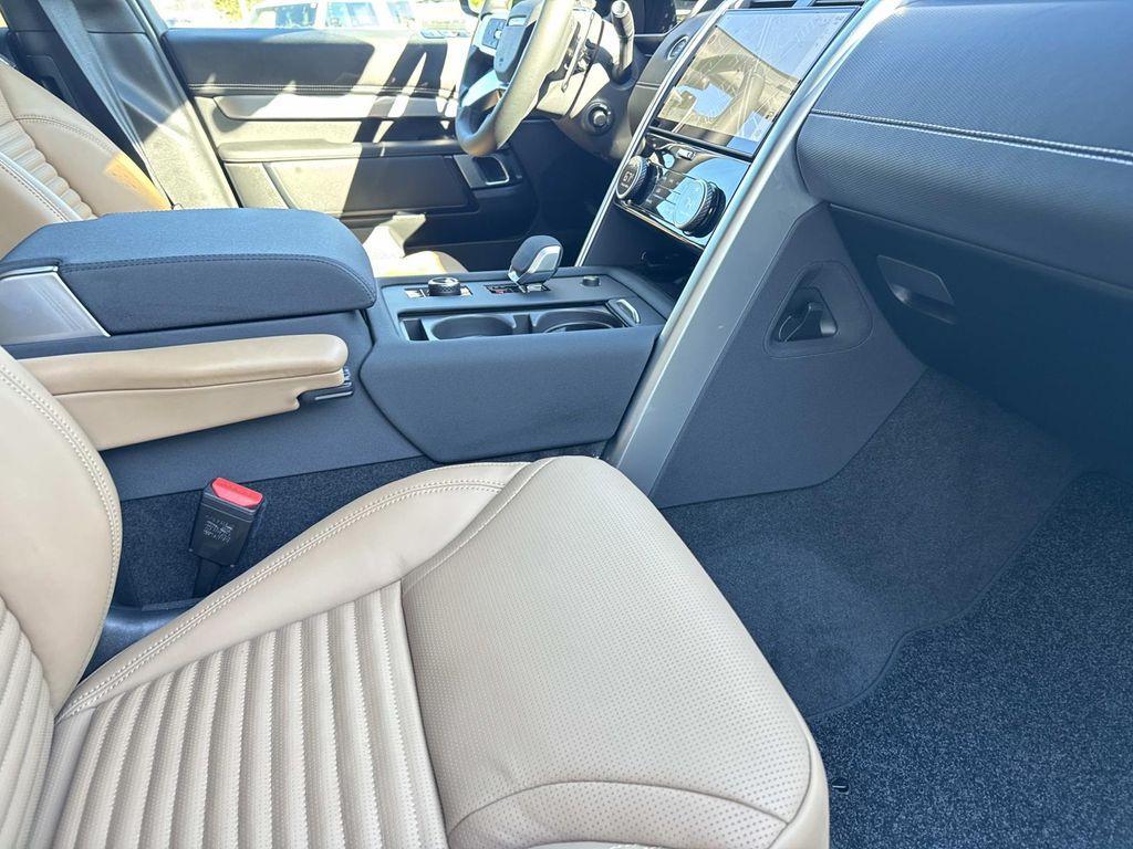 new 2026 Land Rover Discovery car, priced at $76,830