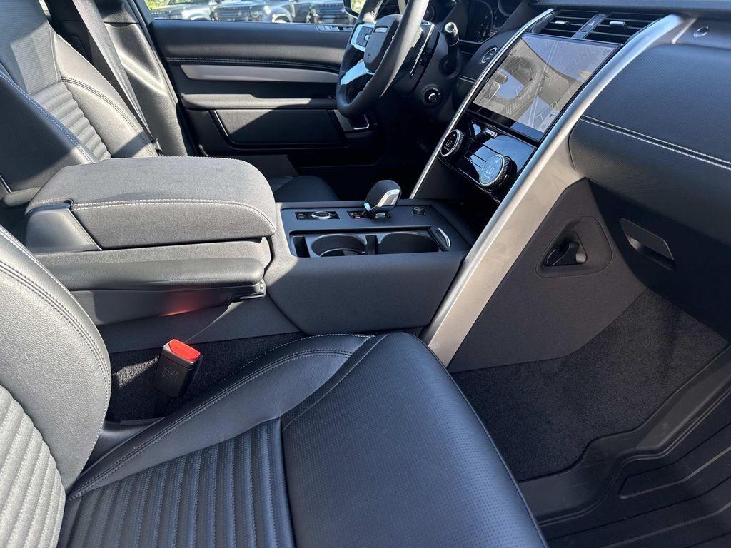 new 2025 Land Rover Discovery car, priced at $75,078
