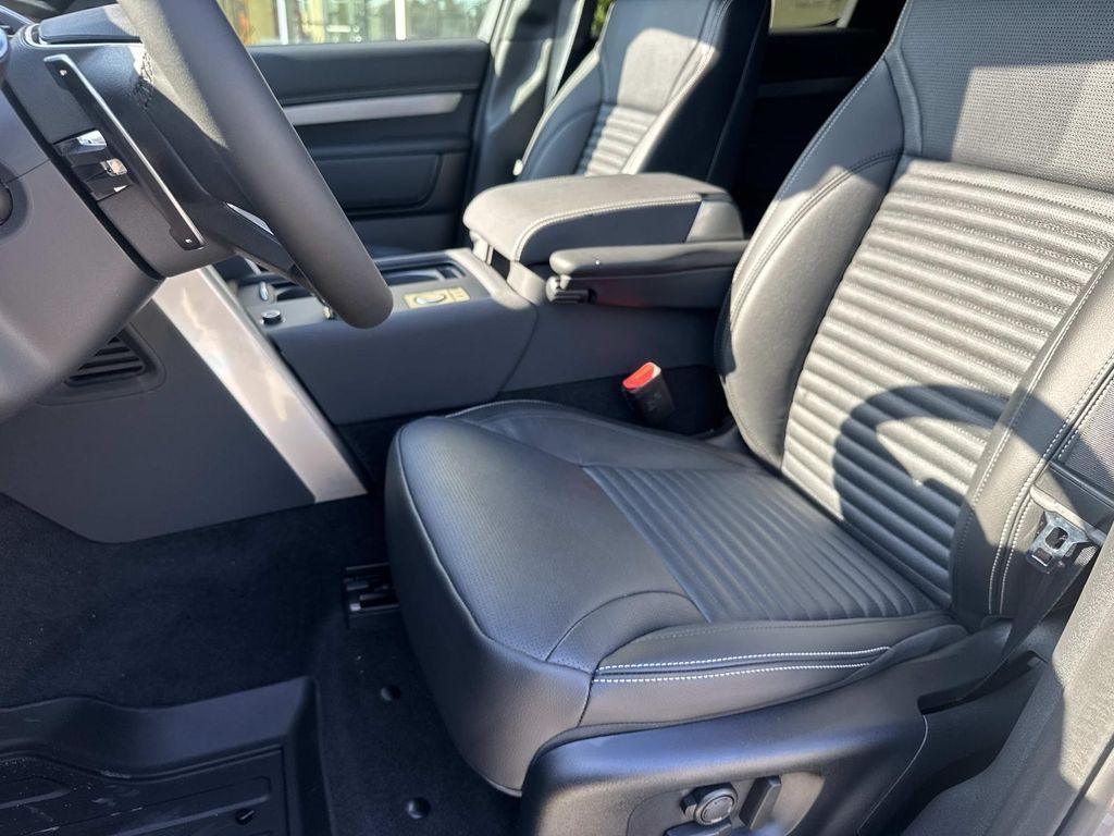 new 2025 Land Rover Discovery car, priced at $75,078