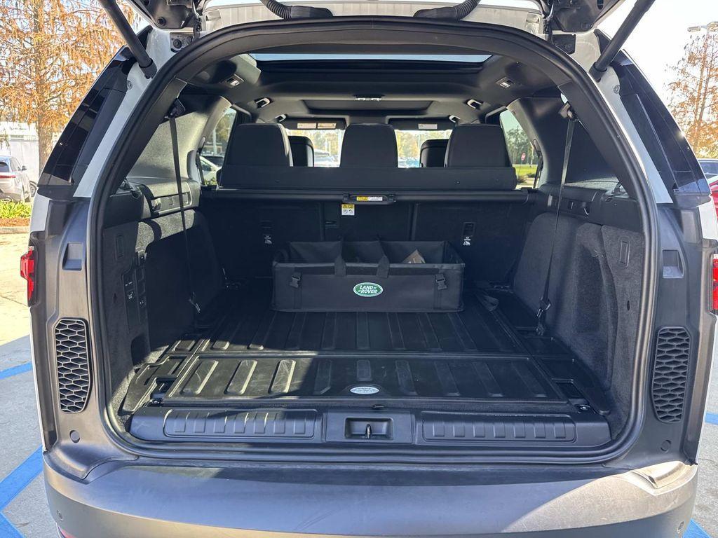 used 2025 Land Rover Discovery car, priced at $51,998
