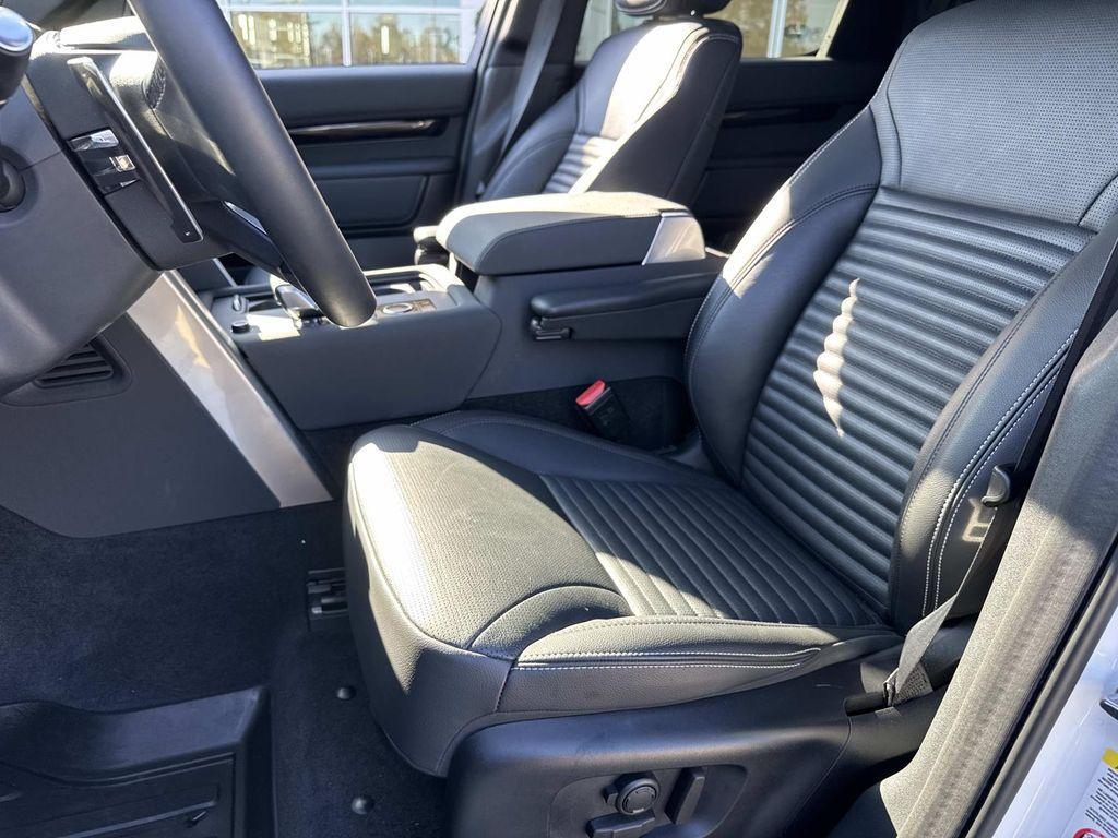used 2025 Land Rover Discovery car, priced at $51,998