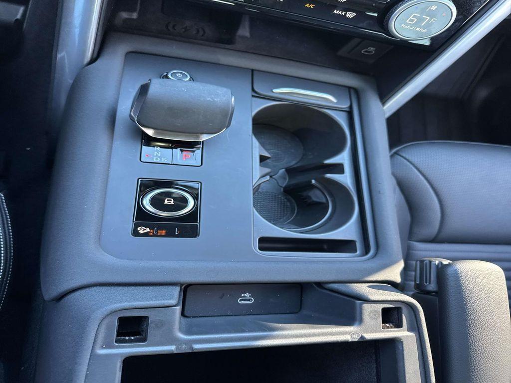 used 2025 Land Rover Discovery car, priced at $51,998