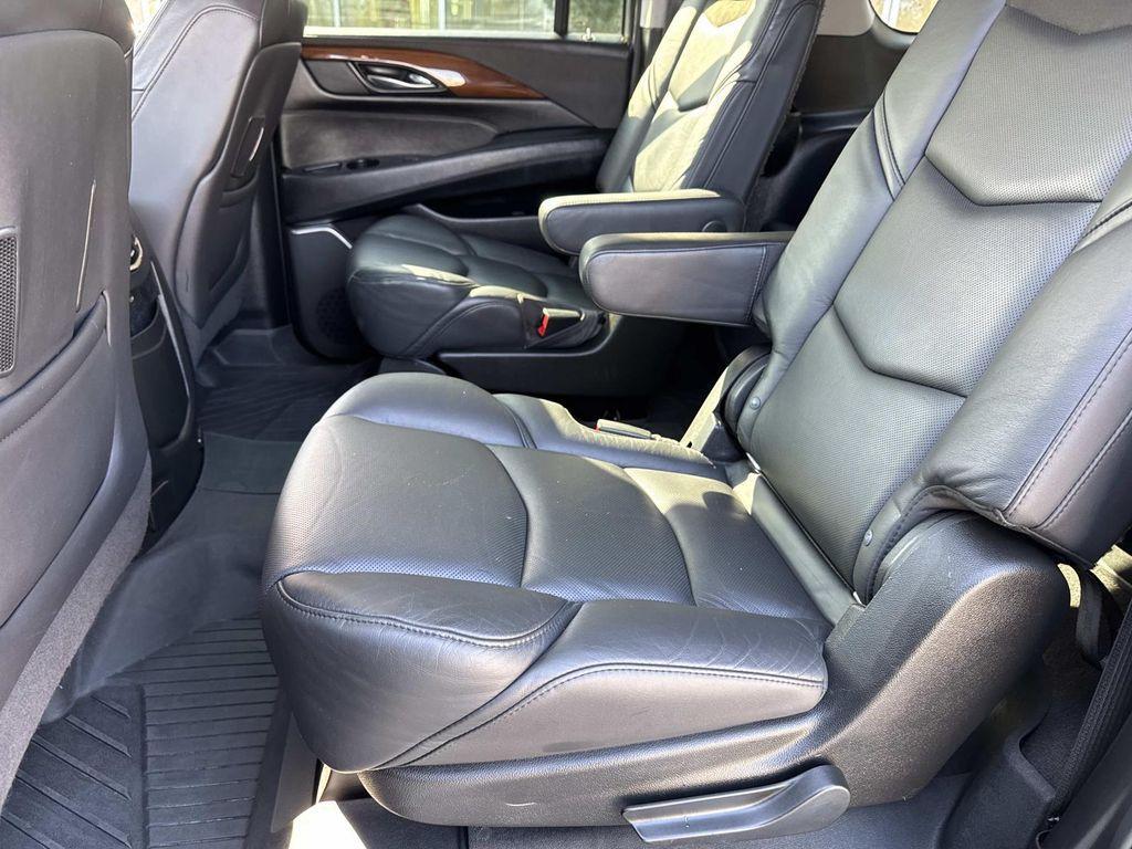 used 2020 Cadillac Escalade ESV car, priced at $32,867