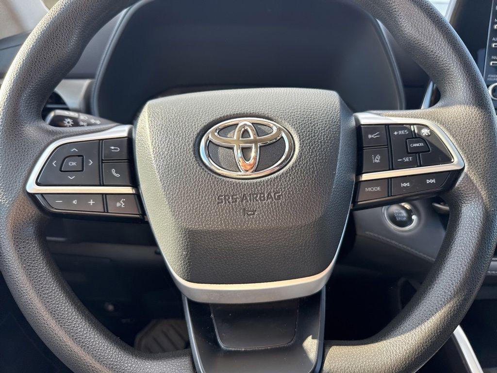 used 2022 Toyota Highlander car, priced at $28,495