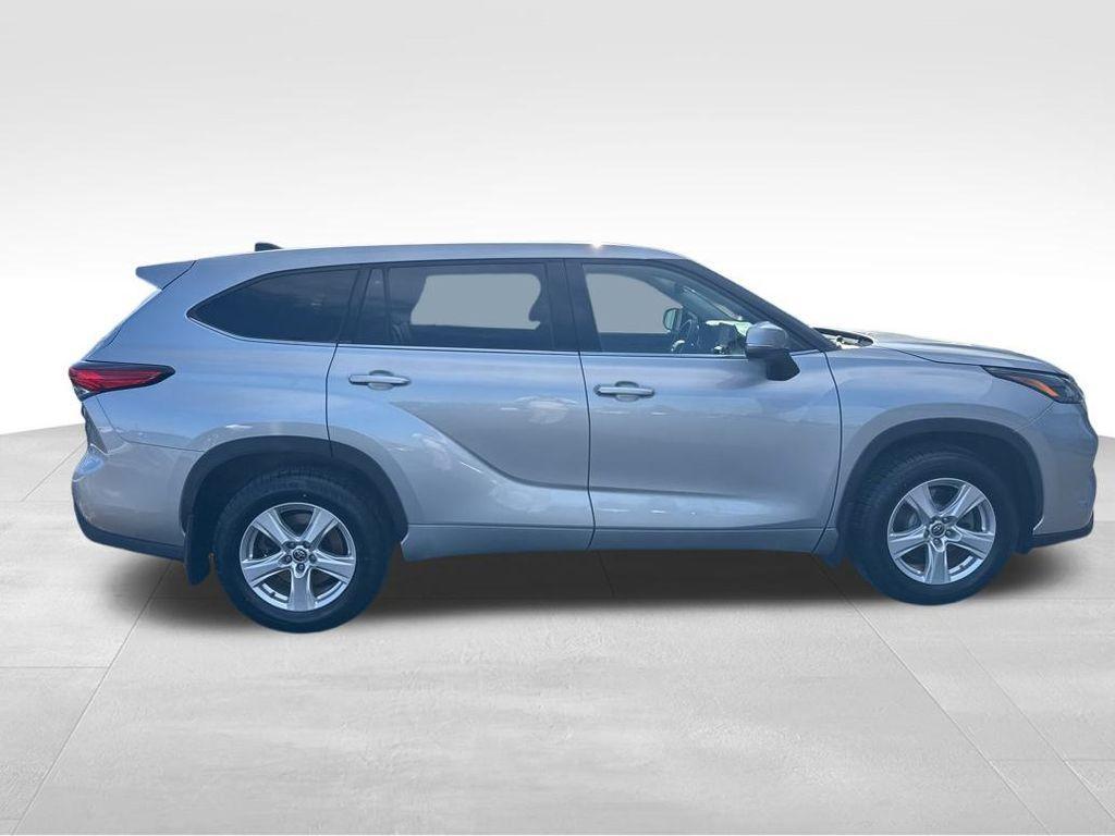used 2022 Toyota Highlander car, priced at $28,495